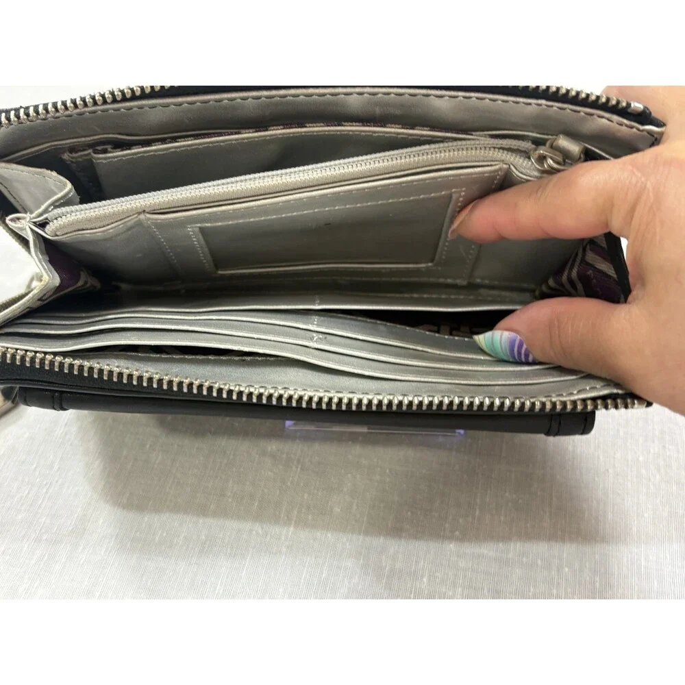 Perlina New York Women’s Black Leather Clutch Wallet